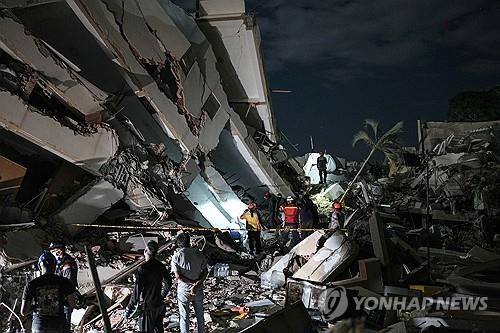 라과이라주 피해현장의 야간 구조작업