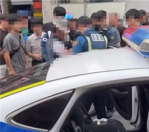 경찰, 거제 미용실 흉기난동 80대 구속영장…살인미수 적용 | 연합뉴스