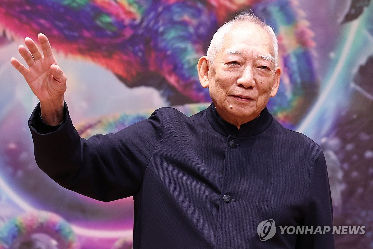 '80대' 위안허핑 감독 "영화엔 나이 없어…한국과도 협력 희망" | 연합뉴스