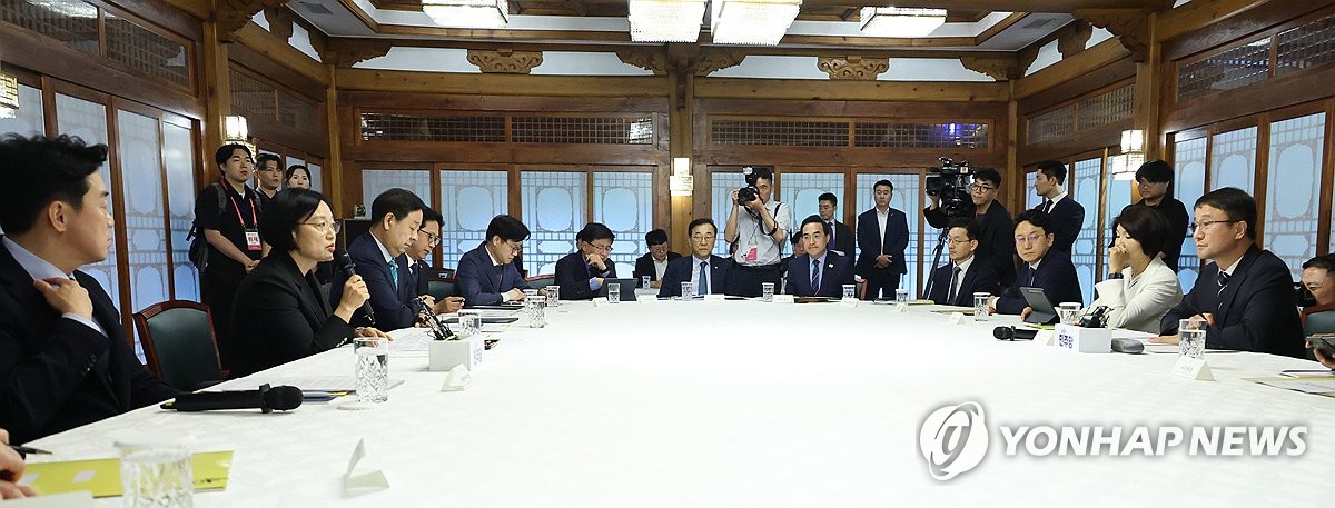 당정 "미래대응기금 신설추진…AI센터 전력·부지·인허가 지원" | 연합뉴스