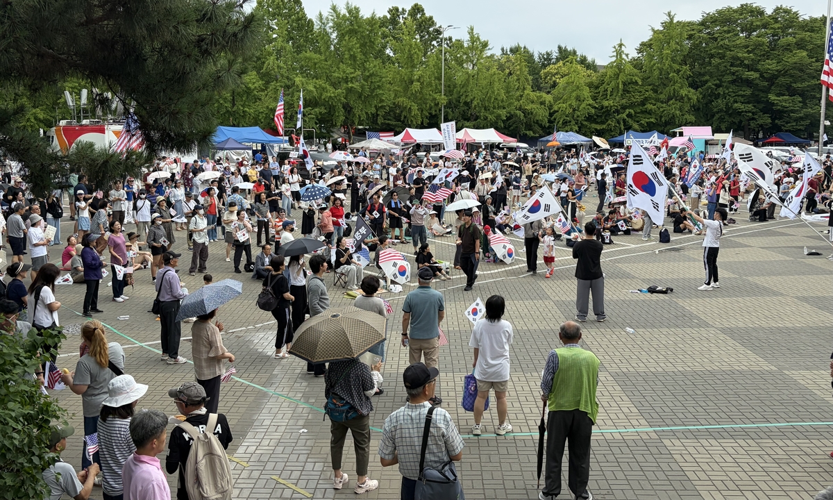 한 달 지나 무더위·소나기까지…한풀 꺾인 개표소 봉쇄시위 | 연합뉴스