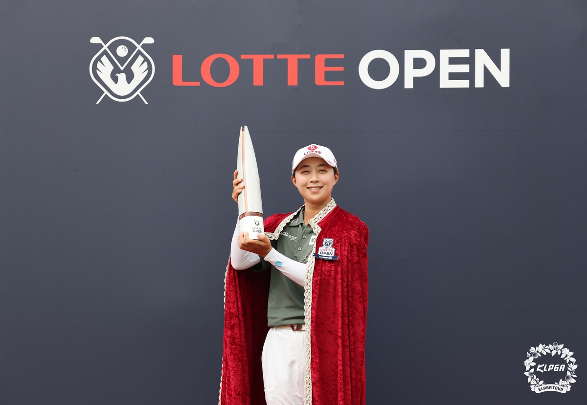 우승컵 들고 에비앙으로…김효주, KLPGA 롯데 오픈 우승(종합) | 연합뉴스