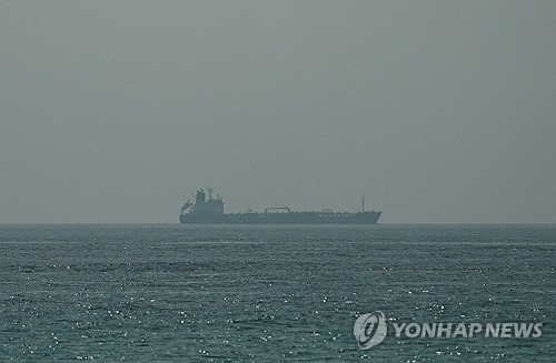 영국 해사기구 "호르무즈서 미확인 발사체에 유조선 또 피격" | 연합뉴스