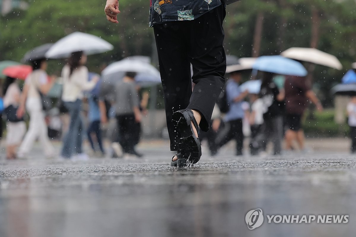 전국 흐리고 비…수도권·충청권 등 최대 200㎜ 폭우 | 연합뉴스