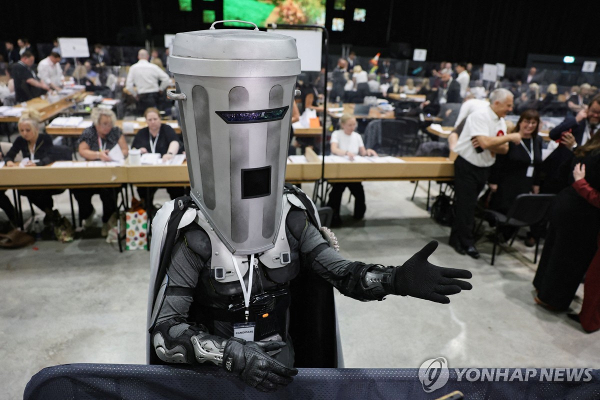 영국 관심 선거마다 출마 '깡통 백작'…이번엔 패라지 상대 | 연합뉴스