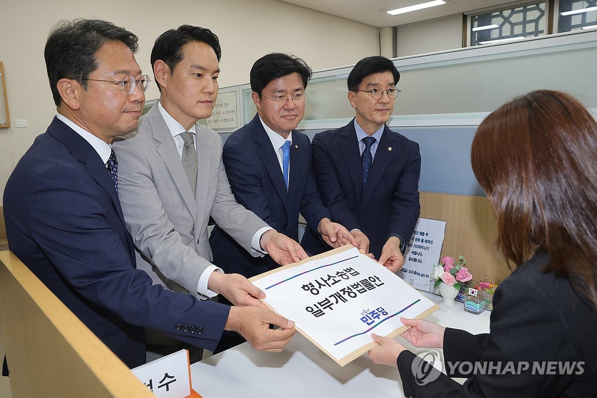 與, 경찰견제 보강한 '檢보완수사권 폐지' 속도…장윤기 사건 변수 | 연합뉴스