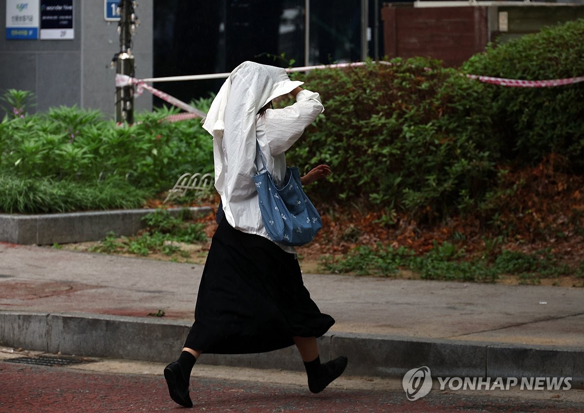 체감온도 33도 안팎 무더위…경기·강원 등 곳곳 소나기 | 연합뉴스