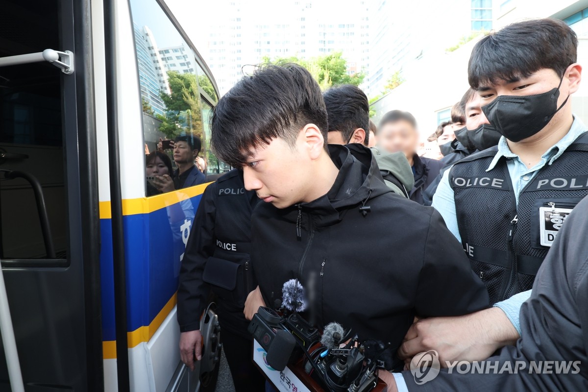 장윤기 '봐주기 수사' 윗선 지시 있었나…경찰 지휘부 압수수색(종합) | 연합뉴스