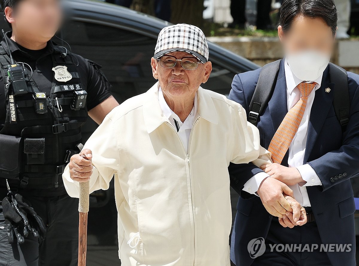 '국힘 당원 가입 강요' 이만희 총회장 등 신천지간부 8명 기소 | 연합뉴스