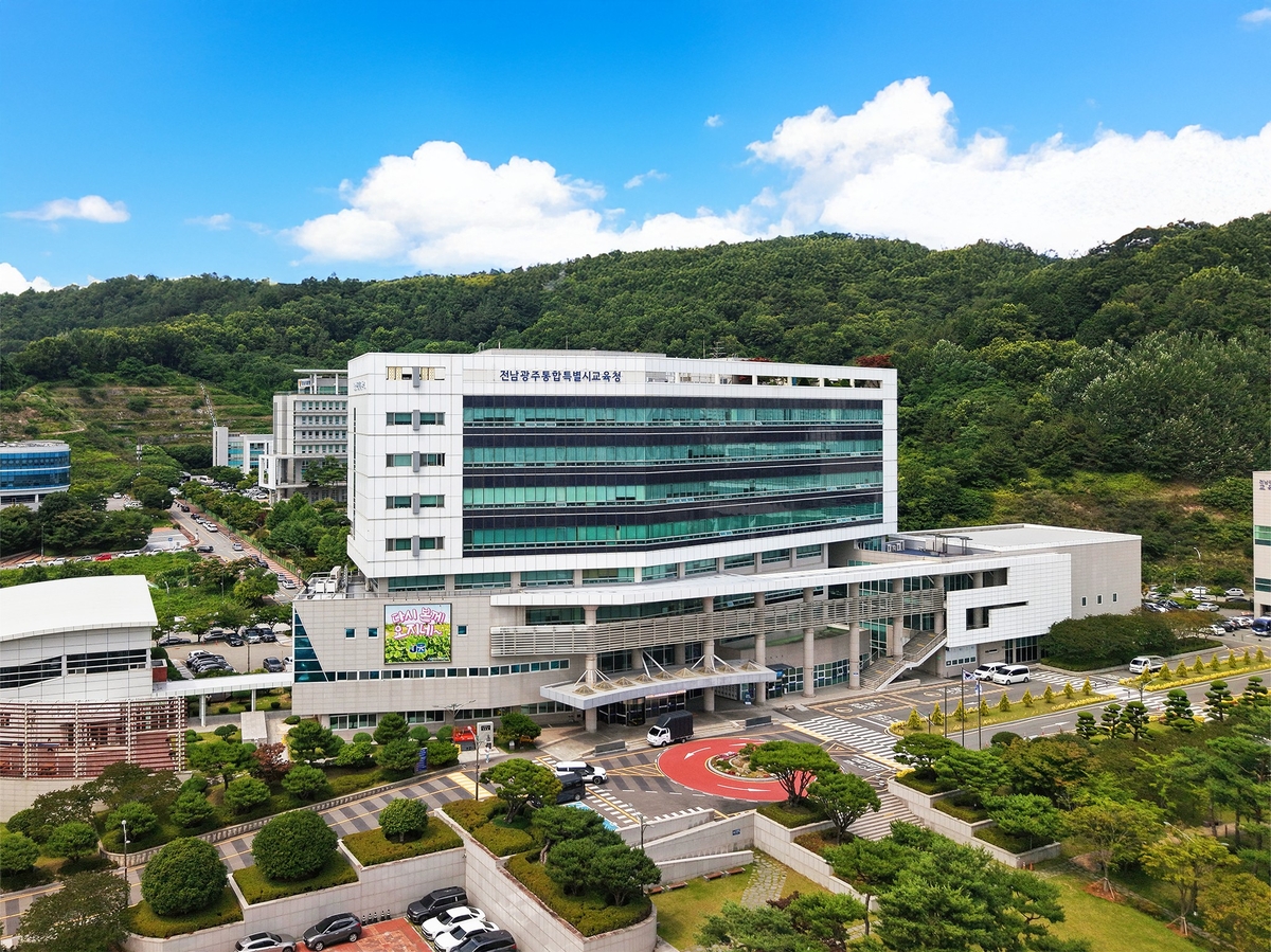 학교 노트북·제습기 몰래 중고로 판 간큰 전남광주 교직원 적발 | 연합뉴스