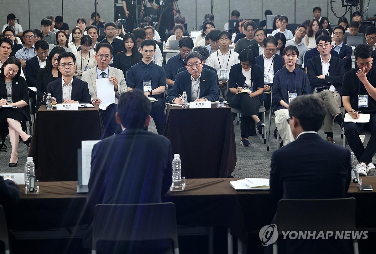 "공급차질"vs"소수특혜"…이주비부터 청년·전세대출 갑론을박 | 연합뉴스
