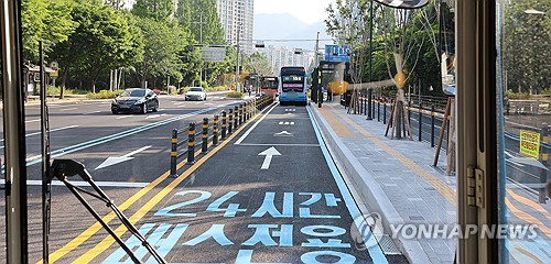 [창원BRT 2년] ① 1단계 9.3㎞에 버스전용차로…안정적 정착 vs 불만 여전 | 연합뉴스