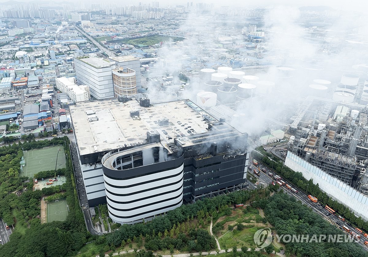 인천 쿠팡물류센터 화재 사흘째…장맛비 속 진화 총력전(종합2보) | 연합뉴스