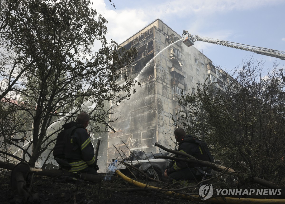 루마니아 영해까지 전쟁 그림자…러, 주택·인프라 무차별 보복 | 연합뉴스