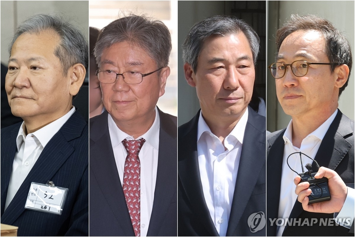 '관저예산 불법전용' 김대기 前비서실장 등 첫 공판서 혐의 부인 | 연합뉴스