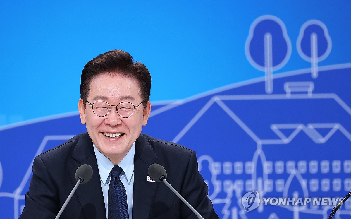 李대통령 "1주택자 양도세 감면, 무한대로 하는 것은 문제" | 연합뉴스