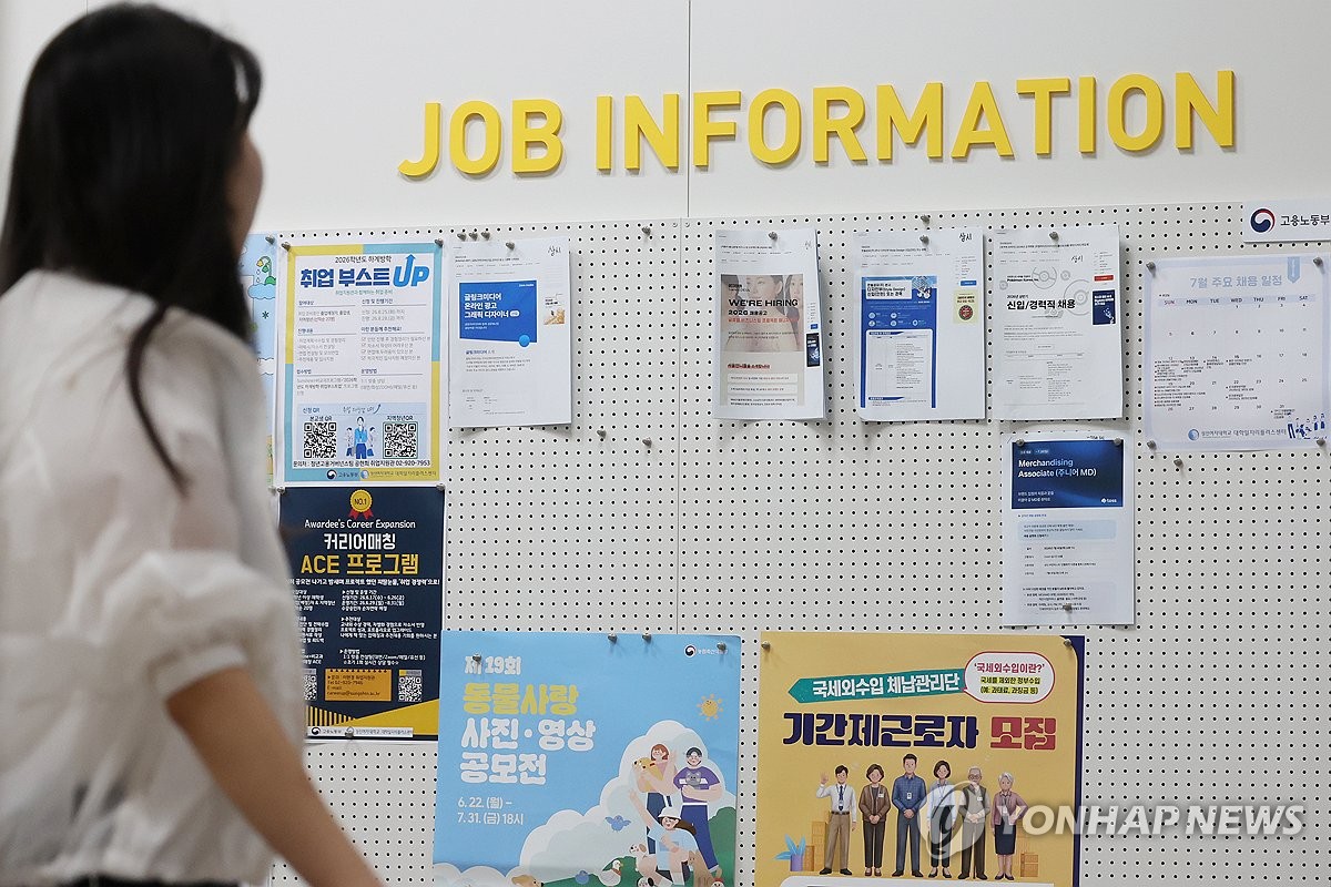 졸업 후 1년 이상 청년 백수 48.6%, 금융위기 이후 최고 | 연합뉴스