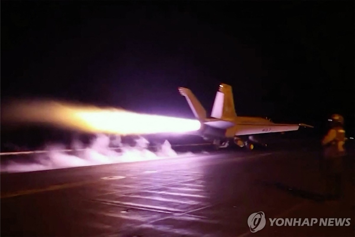 "B-1 폭격기도 재투입"…트럼프, 이란 '확전카드' 추가(종합) | 연합뉴스