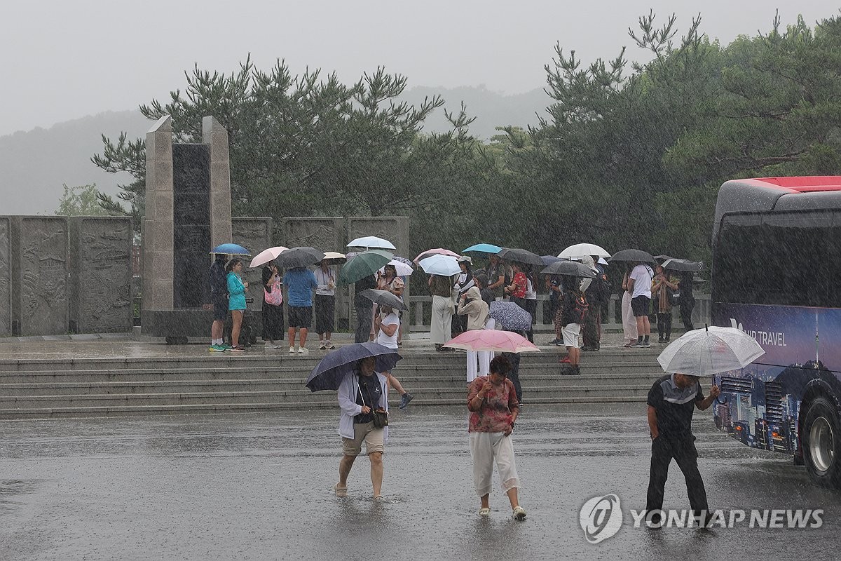 수도권 등 중부 흐리고 비…전국 무더위·열대야 계속 | 연합뉴스