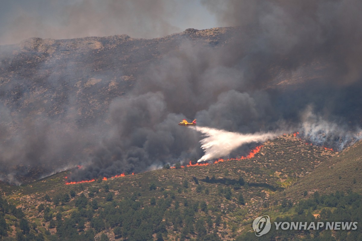 유럽 산불에 9만여명 대피…스페인, 국가 비상사태 선포(종합) | 연합뉴스