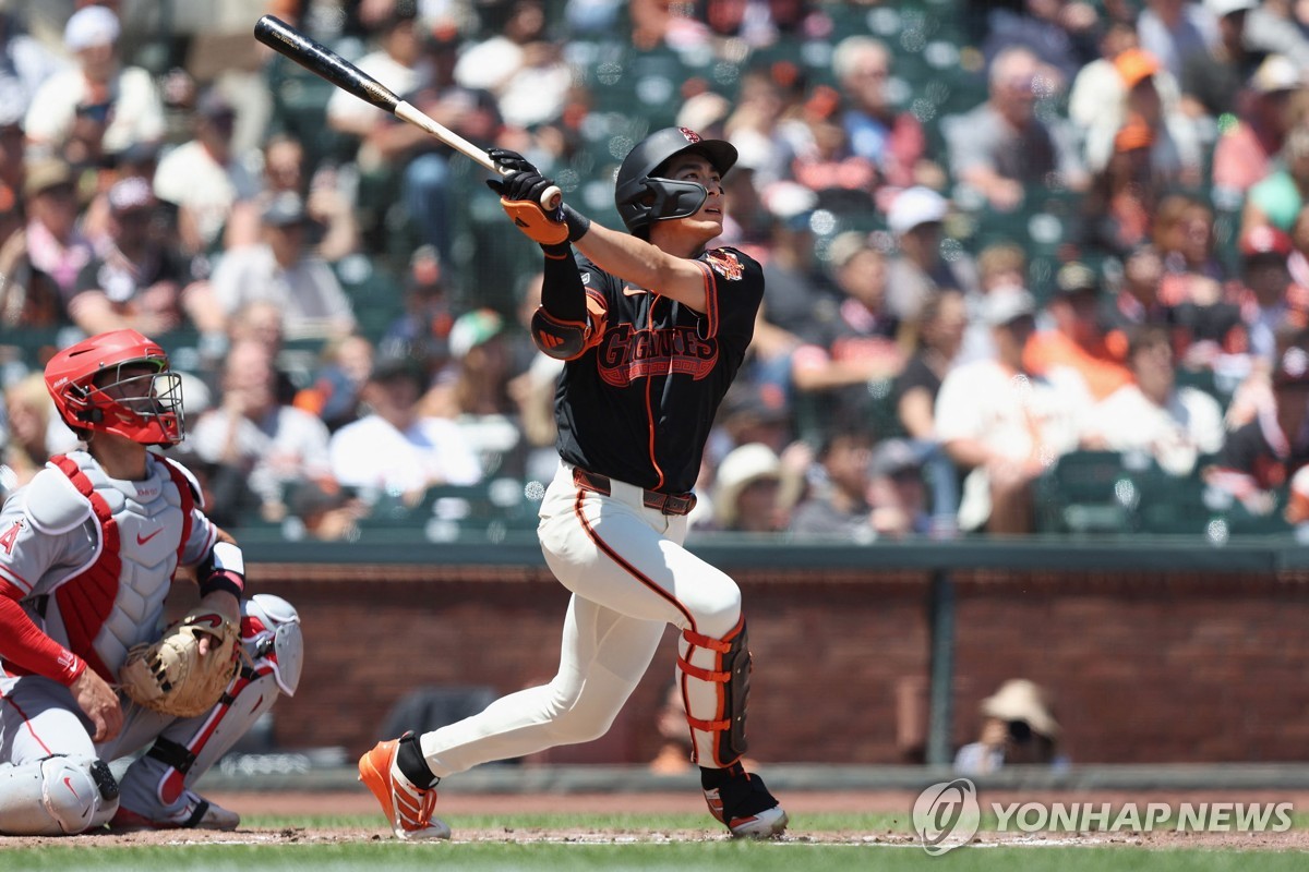 이정후, 32일 만에 시즌 6호 3점 홈런 포함 2안타…통산 100타점 | 연합뉴스