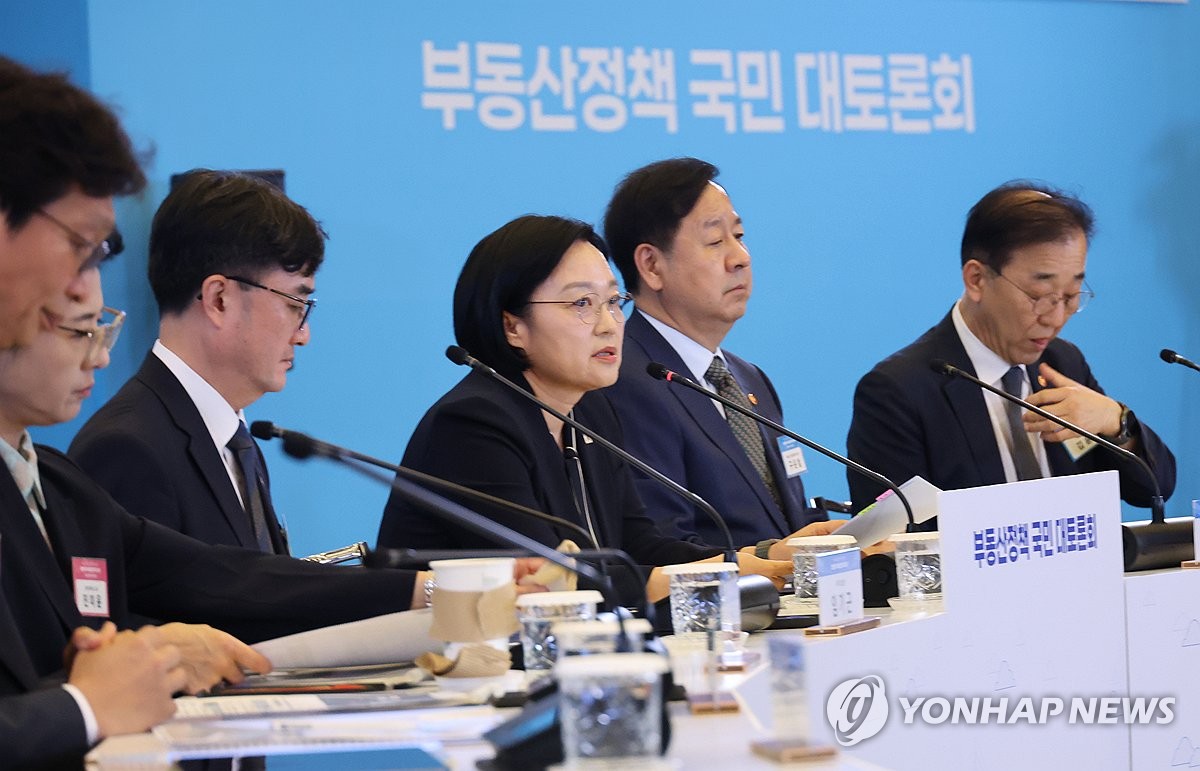 국토장관 "'김윤덕표 공급' 추진…상가·사무실 공실 활용"(종합) | 연합뉴스