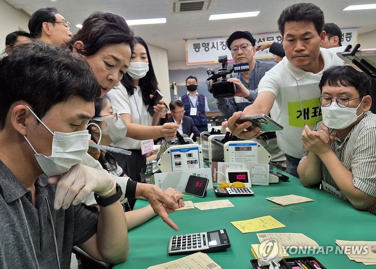 통영시장 선거 재검표 결과 당선자 그대로…44→38표 차 | 연합뉴스