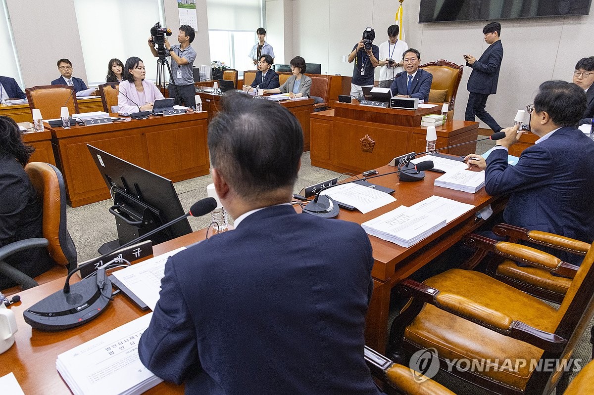 '보완수사권 폐지' 형소법 개정안, 與 주도 법사소위 통과 | 연합뉴스