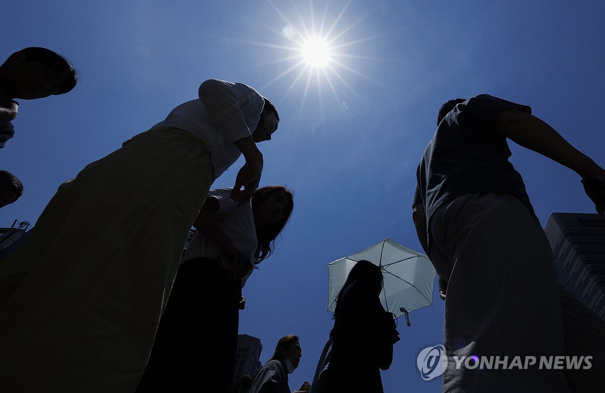 "더울 땐 여기로"…서울시 주민센터·지하철역 쉼터 4천곳 운영 | 연합뉴스