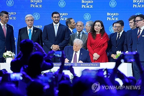 트럼프 "평화委, 하마스 완전한 무장해제 합의…가자 평화 진전" | 연합뉴스