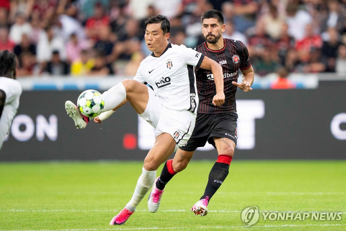 오현규의 베식타시, 조규성의 미트윌란 완파…UEL 3차 예선 진출 | 연합뉴스