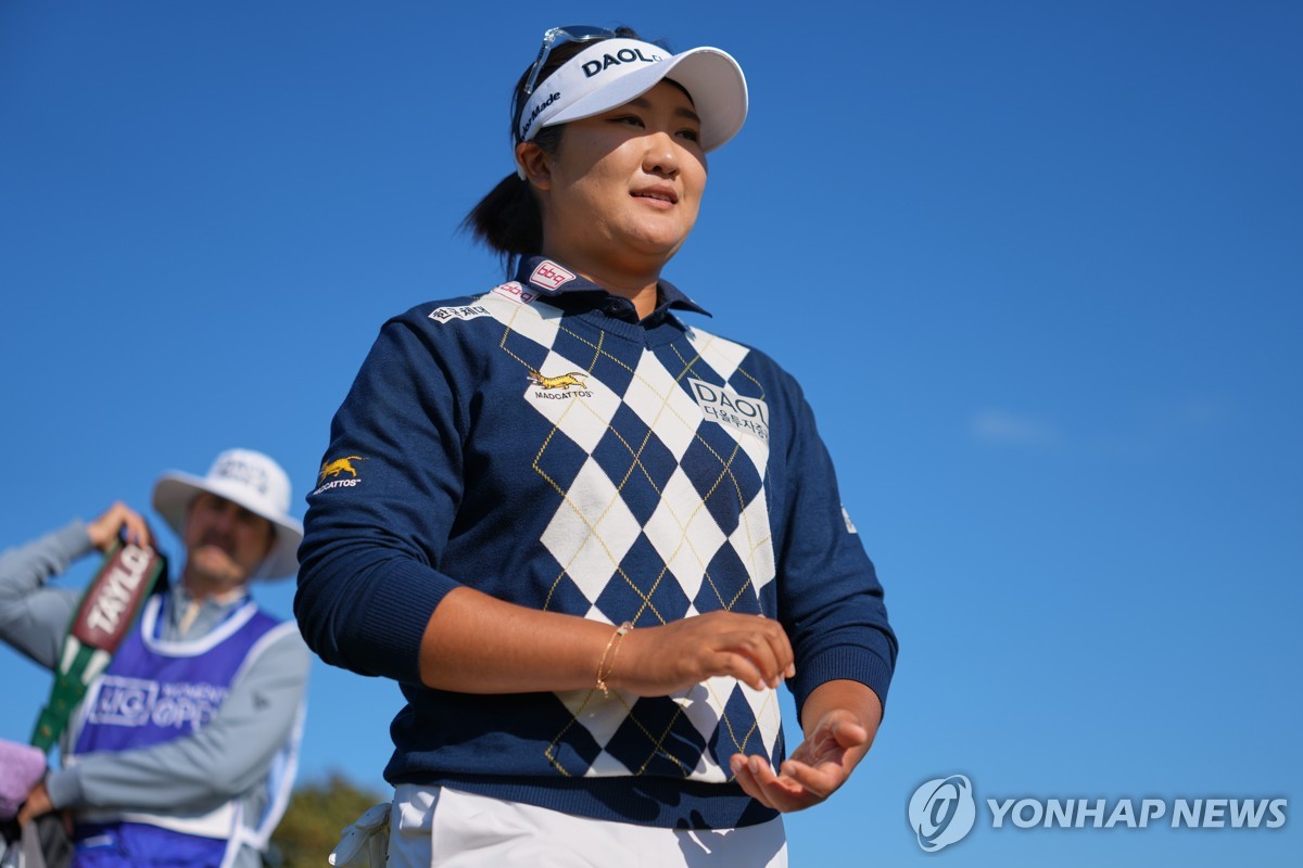 유해란, 메이저 3연승 향해 순항…AIG 여자오픈 2R 선두 | 연합뉴스