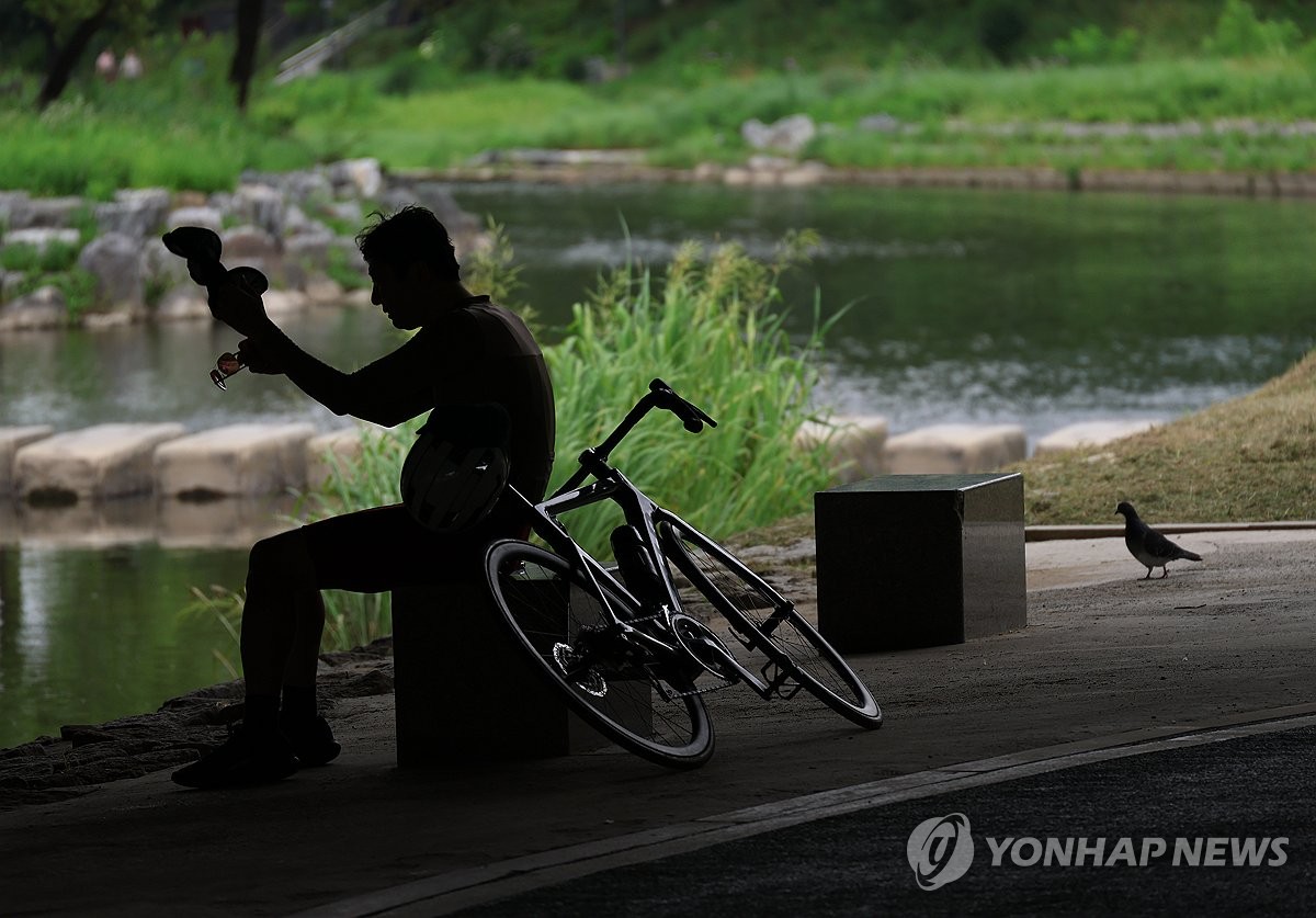8월 첫날도 '폭염'…전국 체감온도 35도 안팎 무더위·열대야 | 연합뉴스