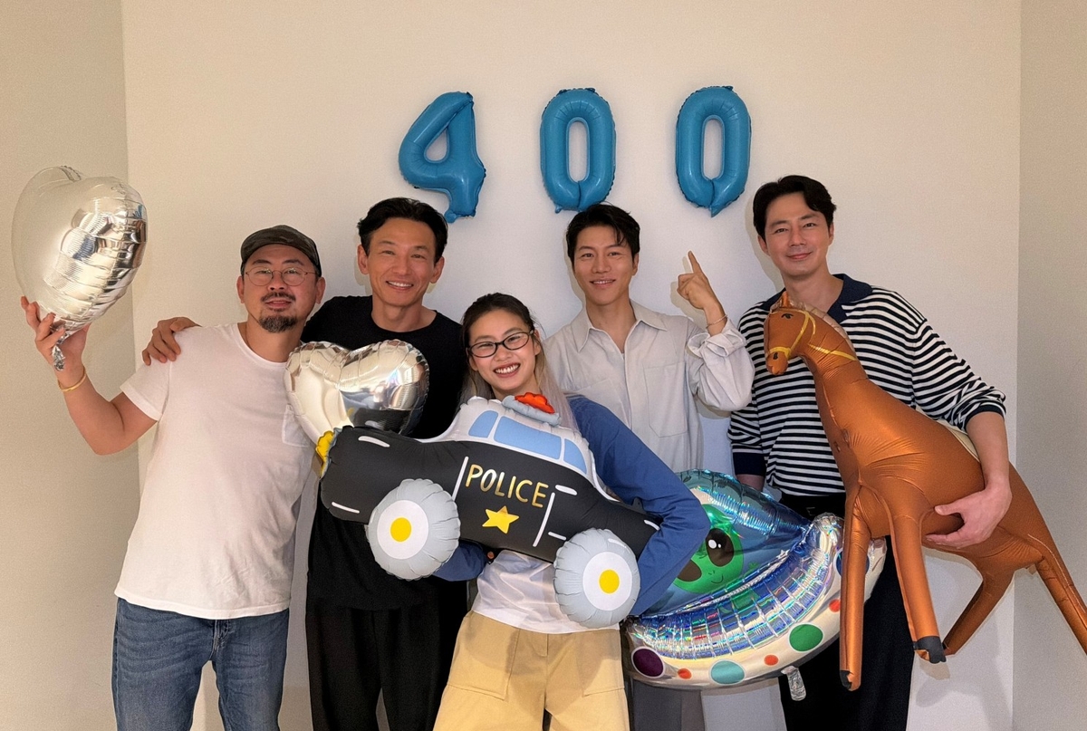 나홍진 '호프' 400만 돌파…올해 개봉작 세 번째 | 연합뉴스