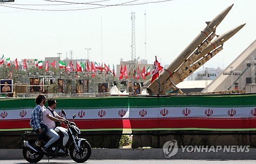 "이란 외무, 호르무즈 개방 타협안 동의 후 트럼프 공습 취소" | 연합뉴스