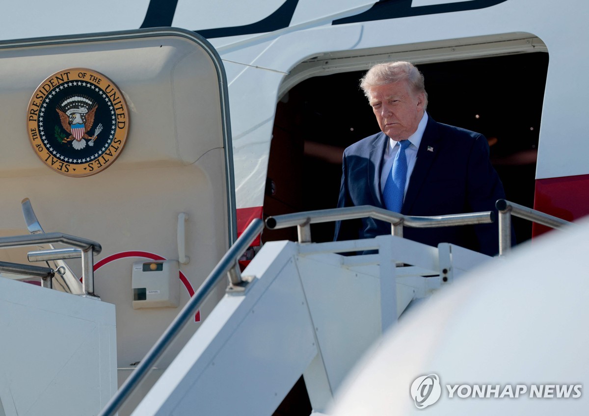 트럼프 "호르무즈 곧 열릴것…그렇지 않으면 이란 강력 공격" | 연합뉴스