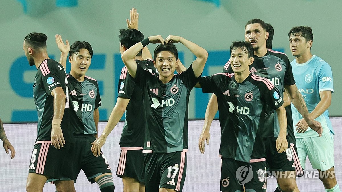 폭염 날린 한여름 축구 잔치…맨시티, 팀 K리그에 3-1 대승 | 연합뉴스