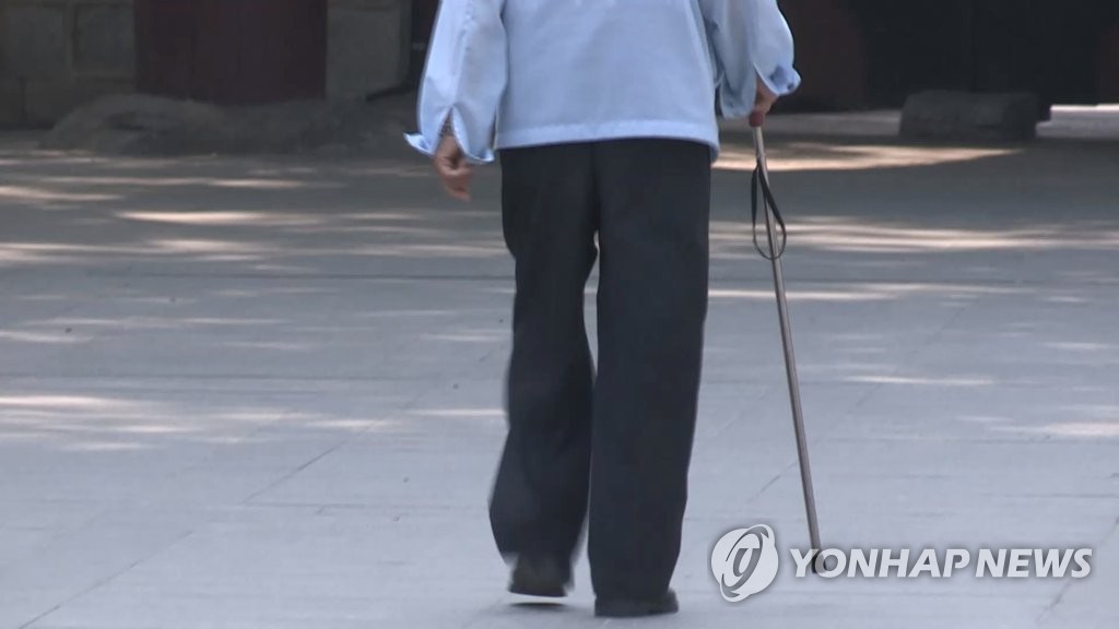 [벼랑끝노인] ④ 사기에 울고 폭력에 피멍…노인을 위한 나라는 어디에 | 연합뉴스