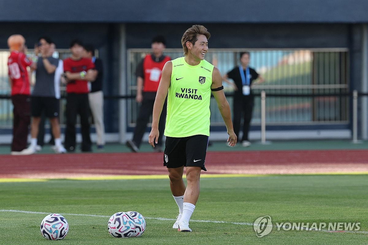 "이강인의 새 출발 응원"…아틀레티코 훈련 달군 뜨거운 팬심 | 연합뉴스
