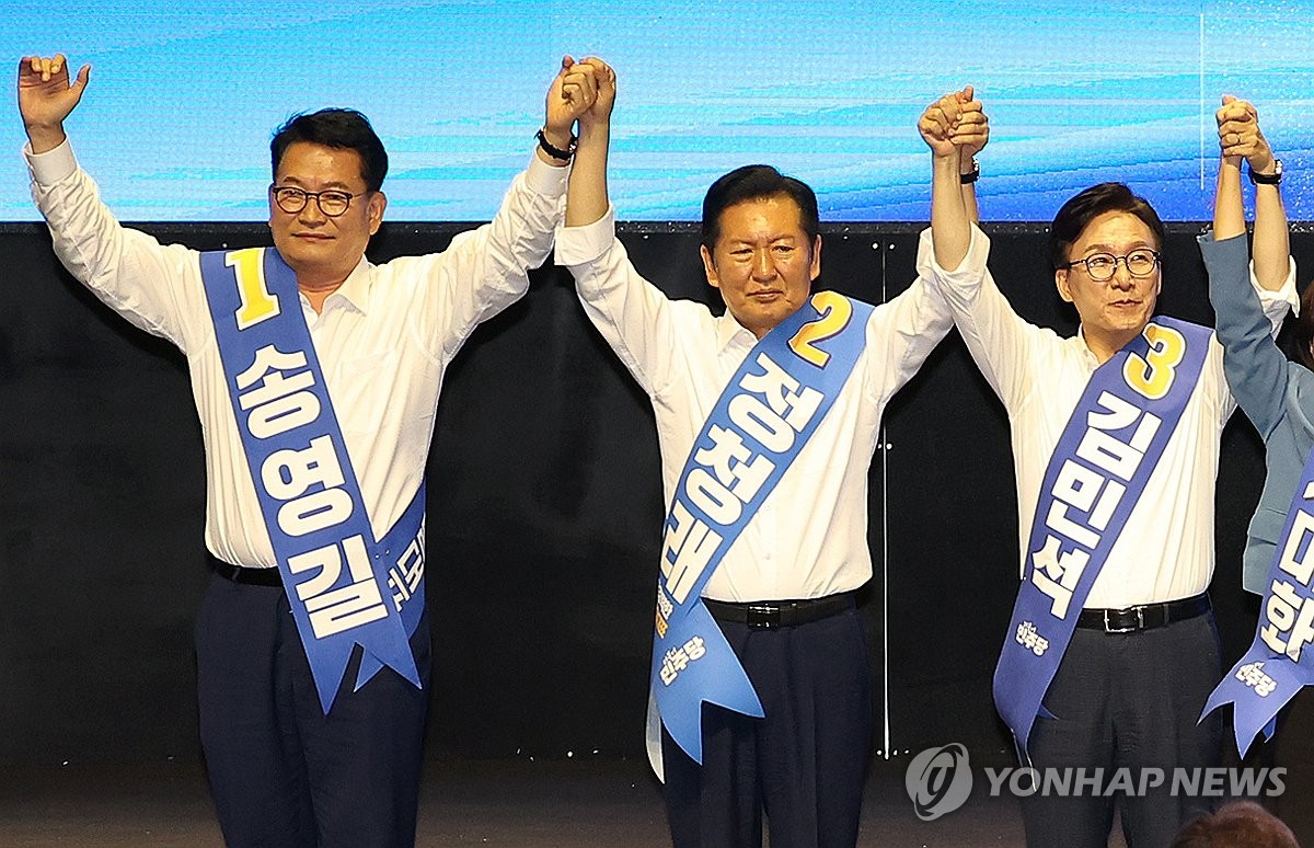 金, 2주차 경선1위 탈환…1%p대 박빙속 '광복절 호남'에 쏠린 눈 | 연합뉴스