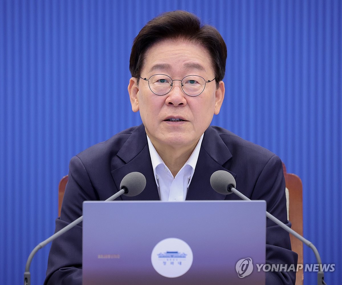 李대통령 지지도 4주 연속 하락한 43.3%…취임 후 최저[리얼미터](종합) | 연합뉴스