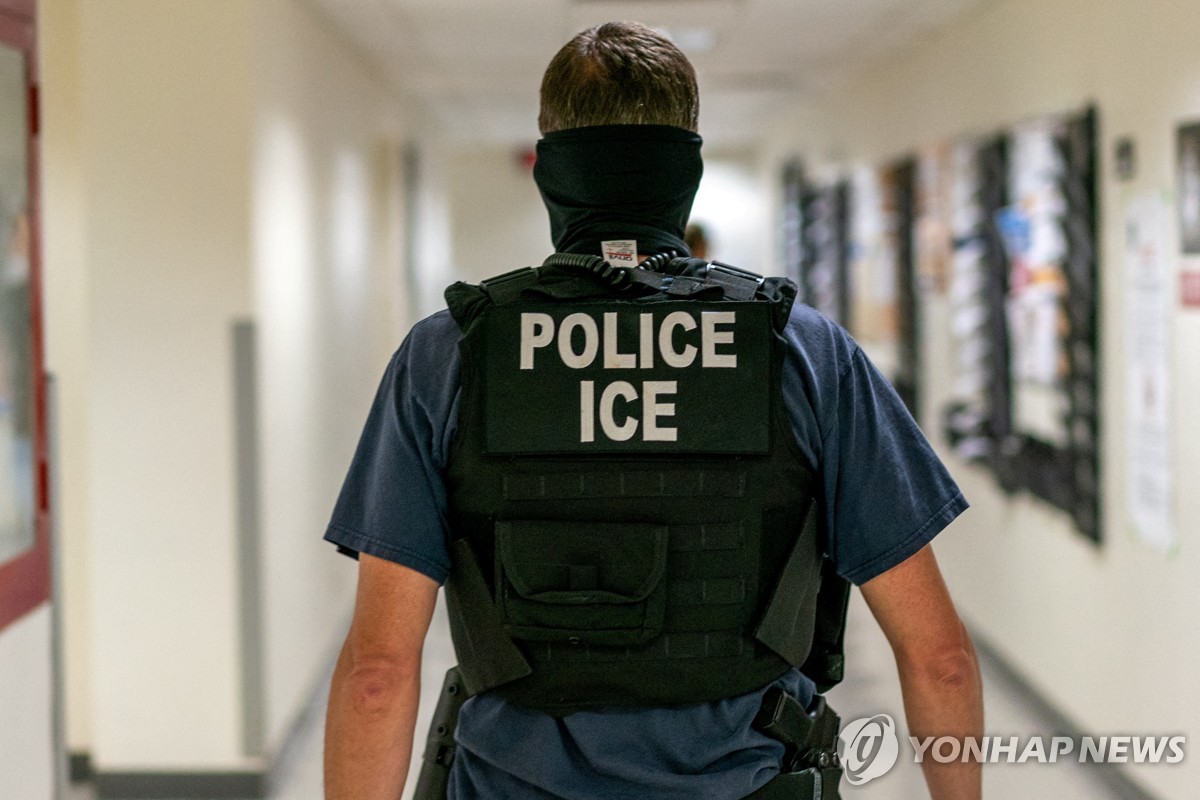 美국내선 기내서 韓국적자 ICE에 체포…비자기한 넘긴 듯 | 연합뉴스