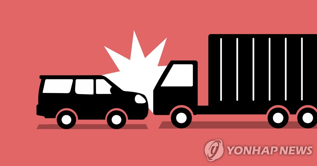 안성서 승용차·덤프트럭 정면 충돌…20대 남녀 3명 사망 | 연합뉴스