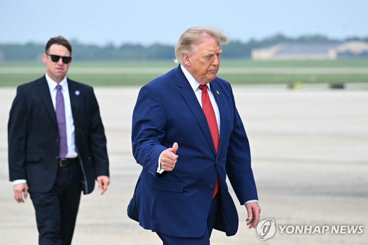 트럼프, 대이란 전략에 "경제 실패하게 두거나 강력 타격" | 연합뉴스