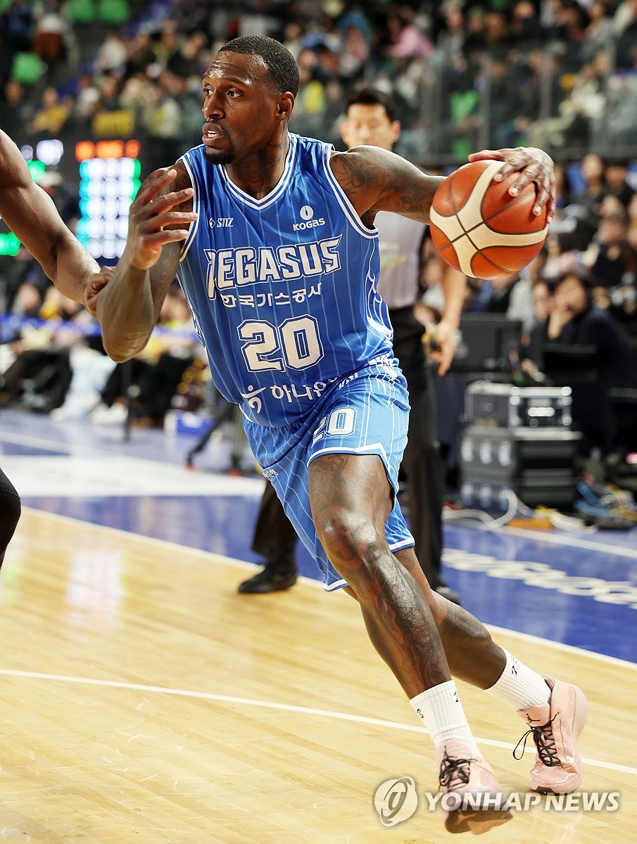KBL '세금 분쟁' 라건아 등록 보류 유지…"이사회 실효성 해쳐" | 연합뉴스