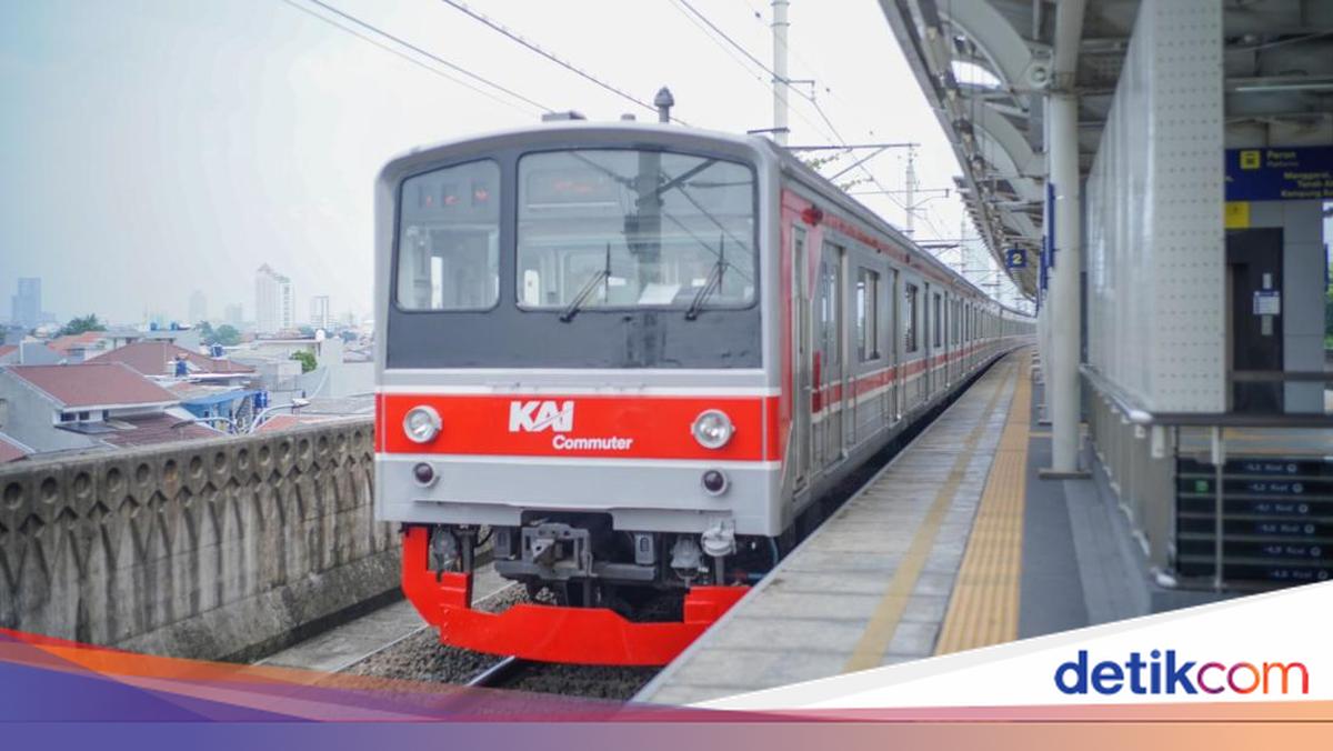 Viral Wanita Berkaus Hijau Bikin Ulah, Teriak-teriak hingga Pukul Pengguna KRL