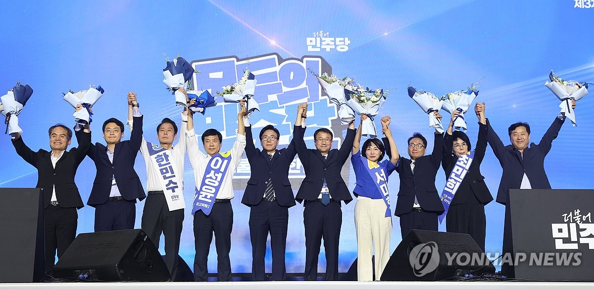 김민석, 현충원 참배·DJ 추도식 참석…靑 비서실장 접견도 | 연합뉴스