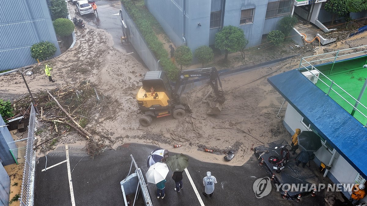 거제·통영, 집중호우 피해 응급복구 총력…도로 11곳 통제 중 | 연합뉴스