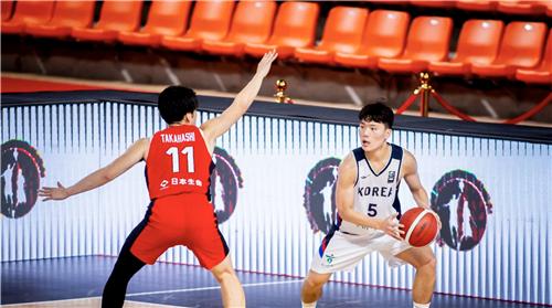 한국 U-18 농구대표팀, 일본 꺾고 조별리그 3전 전승…8강행 | 연합뉴스