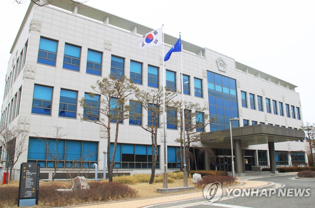 교직원 21명에게 274회 욕설·행패 부린 학부모 법정구속 | 연합뉴스